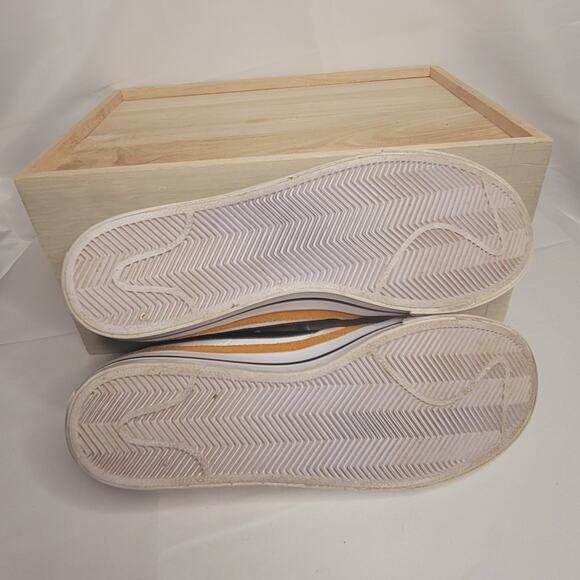 Nike- Women's Court Legacy- White with black accent- size 8.5 - Picture 5 of 6